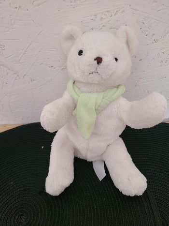 Doudou ours blanc écharpe verte GINGO BILOBA