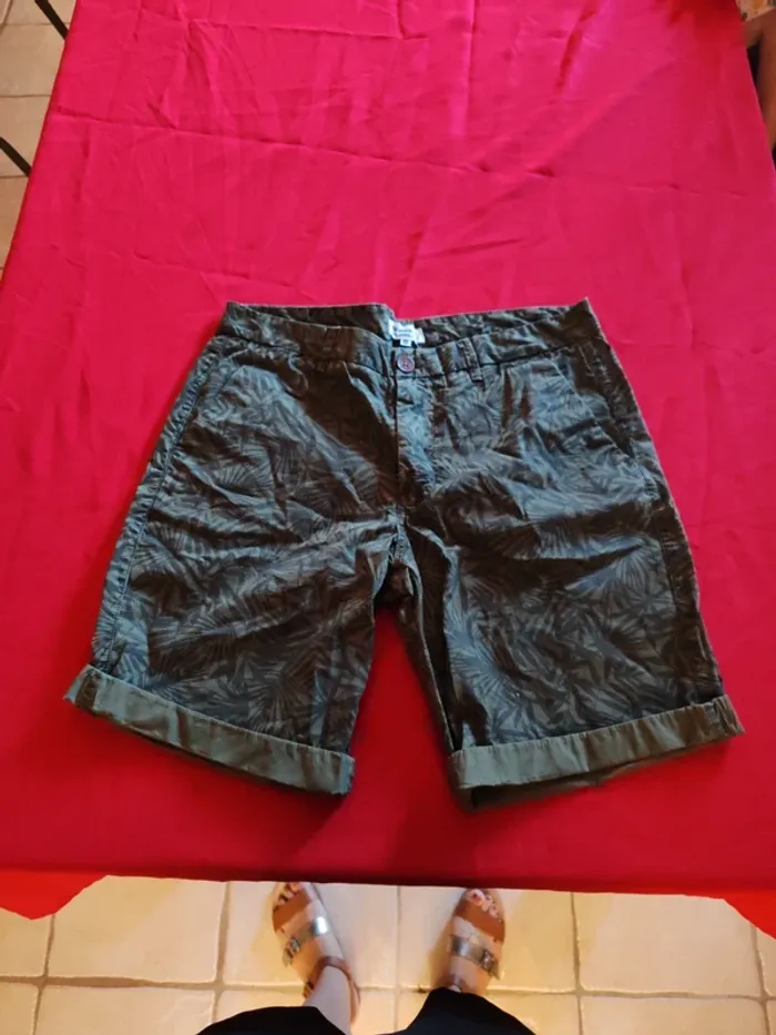 Short vert foncé taille 40 homme bizzbee