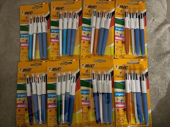Stylos Bic 4 couleurs Neuf