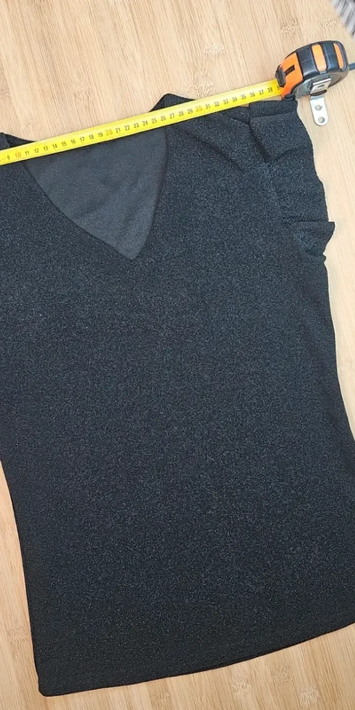 T-shirt col V avec froufrous - photo numéro 3