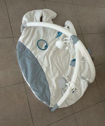 Tapis d’éveil bébé baleine avec arche – bon état