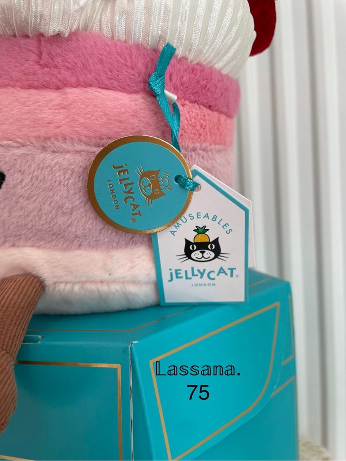 Peluche Jellycat Cheryl Cherry Cake 🩷 - photo numéro 8