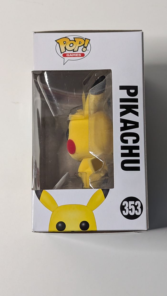 [Funko pop] Figurine Pokemon Pikachu flocked 353 - photo numéro 4