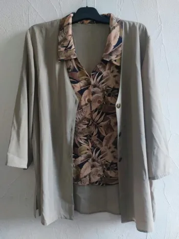 Veste avec top à motif intégré