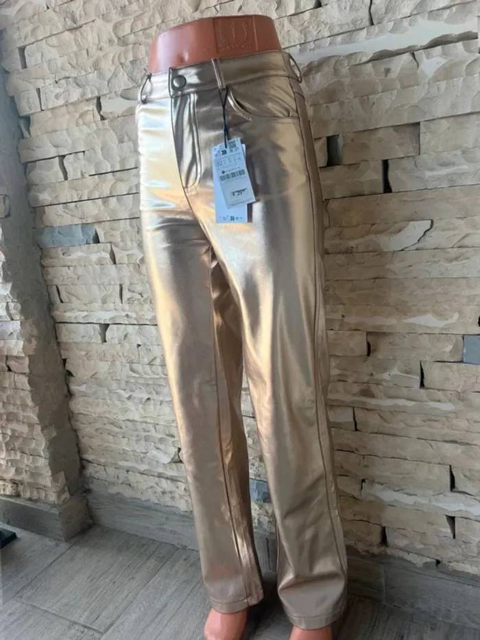 Superbe pantalon droit dorée - neuf - taille 32