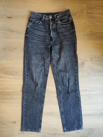 Jean noir délavé coupe mom Stradivarius taille 36
