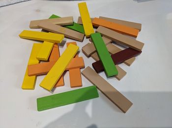 Petit lot de kapla multicolore
Très bon état