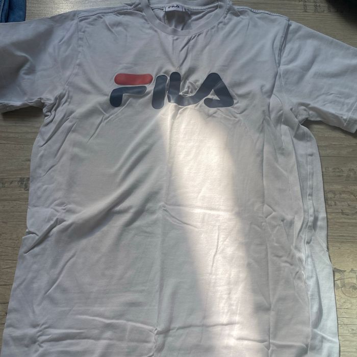 Teeshirt blanx de la marque Fila