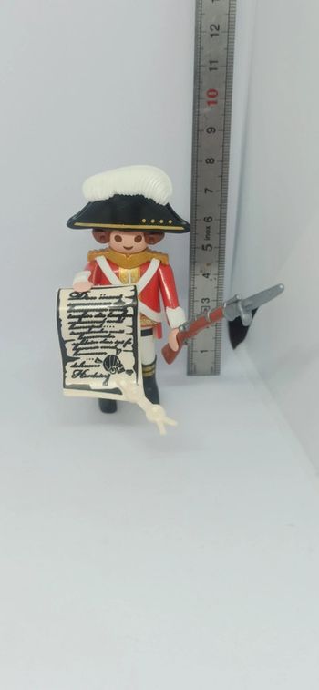 Homme soldat avec parchemin et arme playmobil