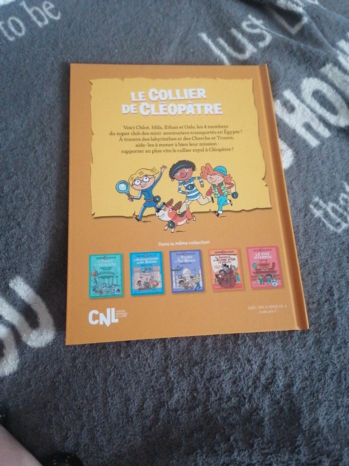 Livre Le collier de Cléopâtre Hachette jeunesse - photo numéro 2