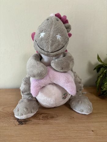 Doudou dragon gris rose lune musical noukies