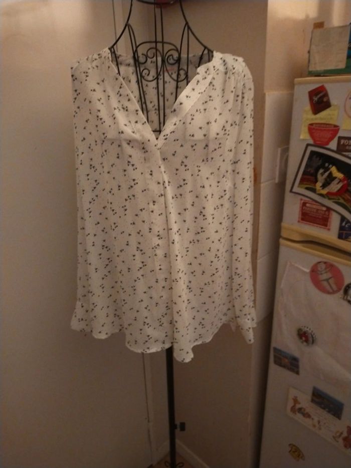 Jolie blouse blanche avec motif sympa - photo numéro 2