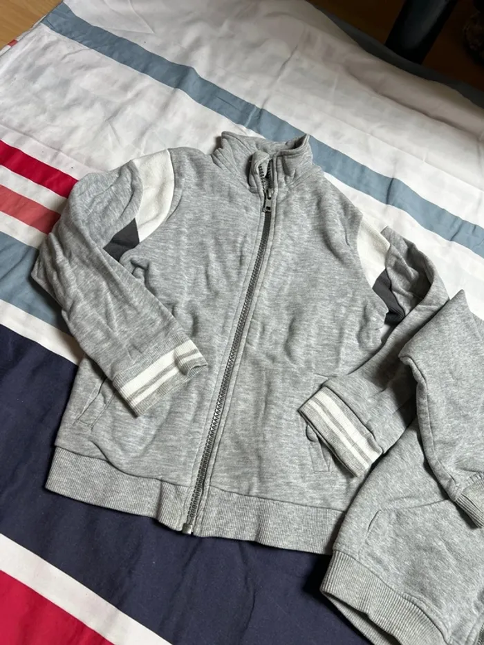 Lot de deux vestes taille quatre ans - photo numéro 2