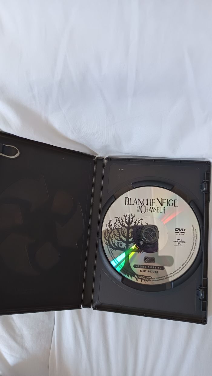 Dvd Blanche neige et le chasseur - photo numéro 4