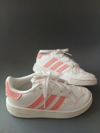 Jolies baskets Adidas Pointure 26