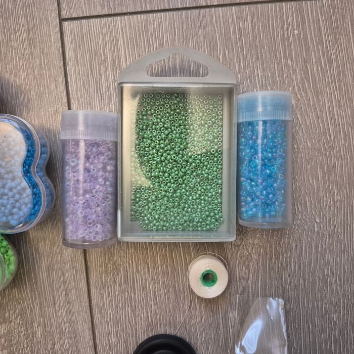 Lot de perles multicolore + 1 aiguille + lot de fermoir+ fils - photo numéro 4