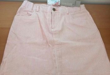Belle jupe Lisa rose taille 14 ans neuve