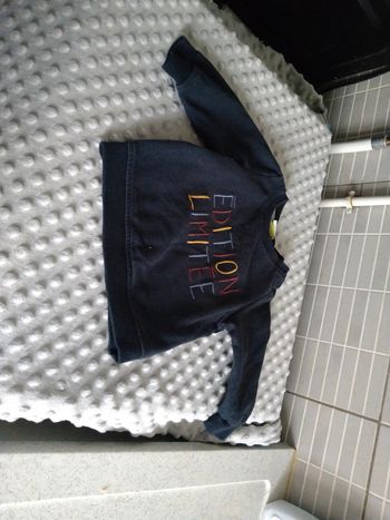Pull tape a l'oeil 6mois