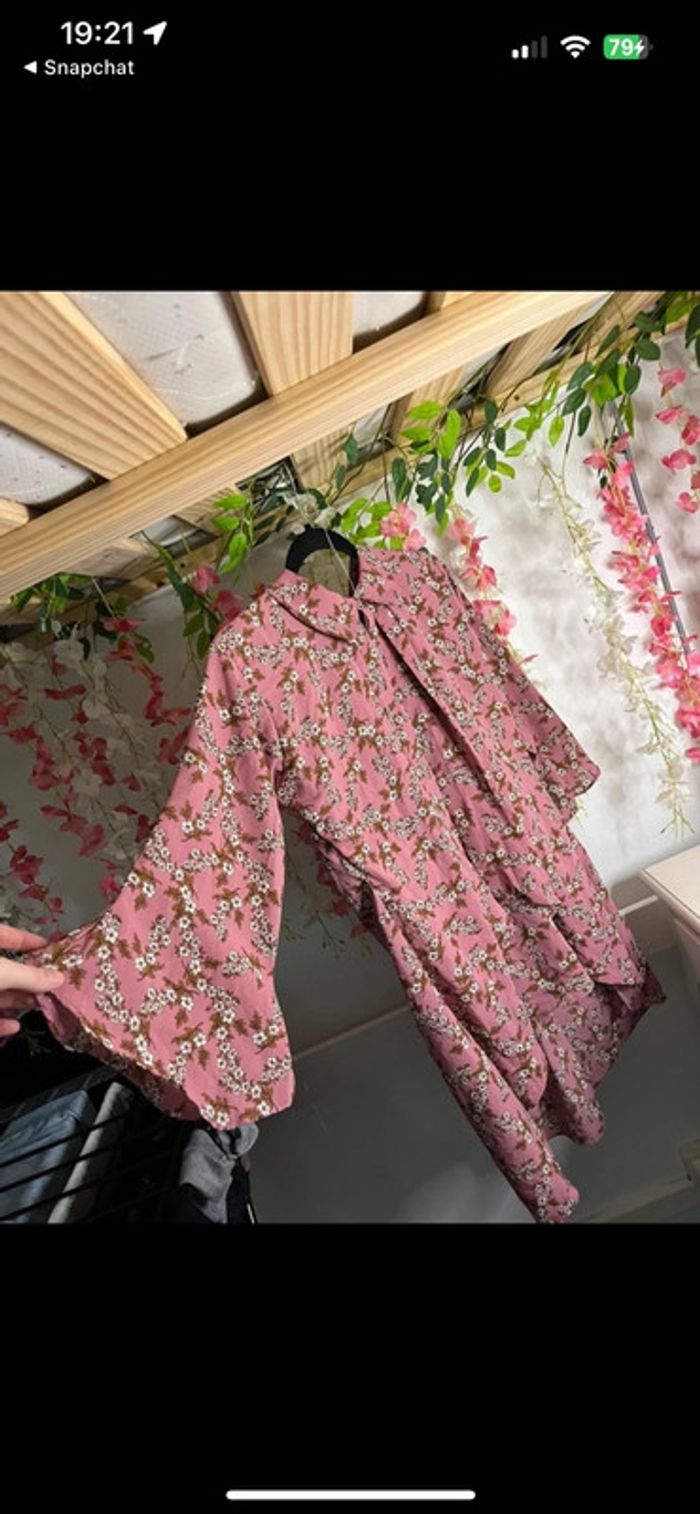 Très belle chemise à fleur - photo numéro 2