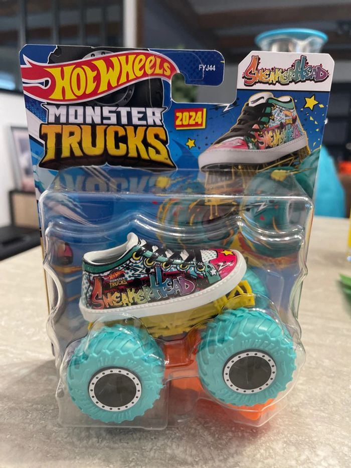 Monster Truck Hot Wheels Sneakerhead neuf