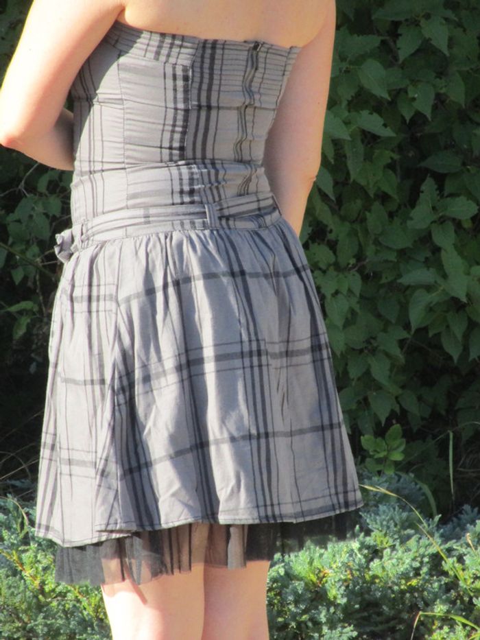 Robe sans bretelles - photo numéro 2