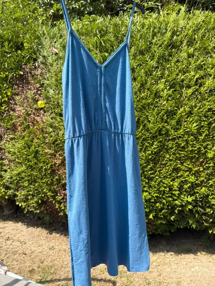 Robe à bretelles bleu marine avec ceinture – Marque Camaïeu