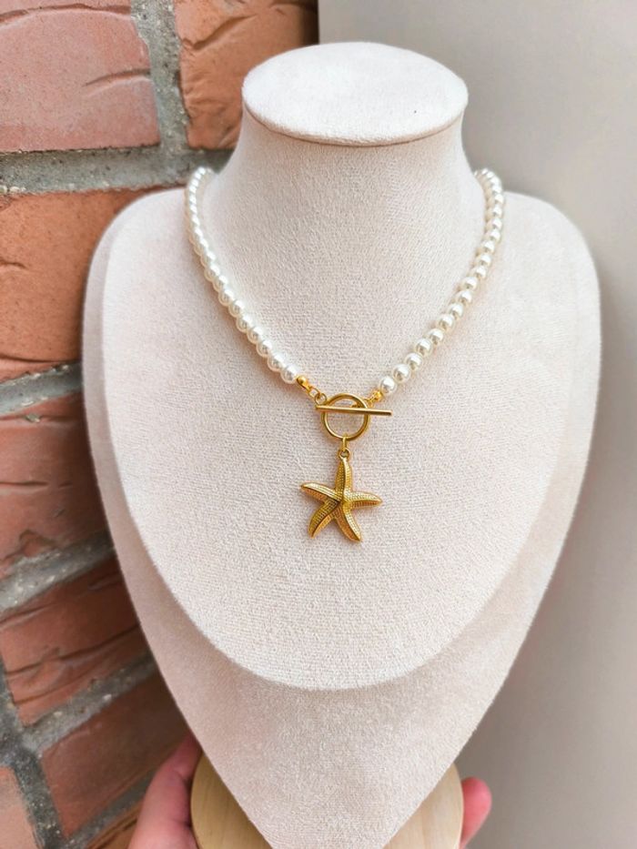 Collier en perles blanches et étoile de mer dorée - photo numéro 4