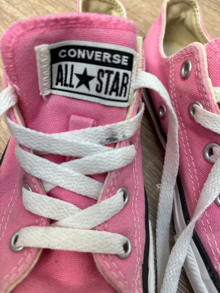Converses roses fille taille 33 - photo numéro 2