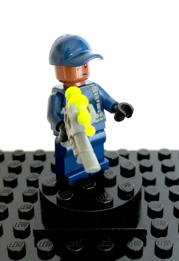 LEGO Jurassic world - Garde - photo numéro 3