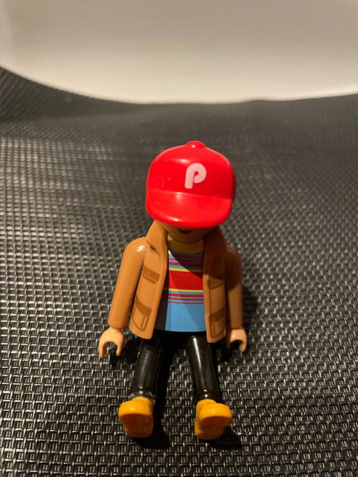 Playmobil figurine homme avec casquette rouge  pièces détachées - photo numéro 5