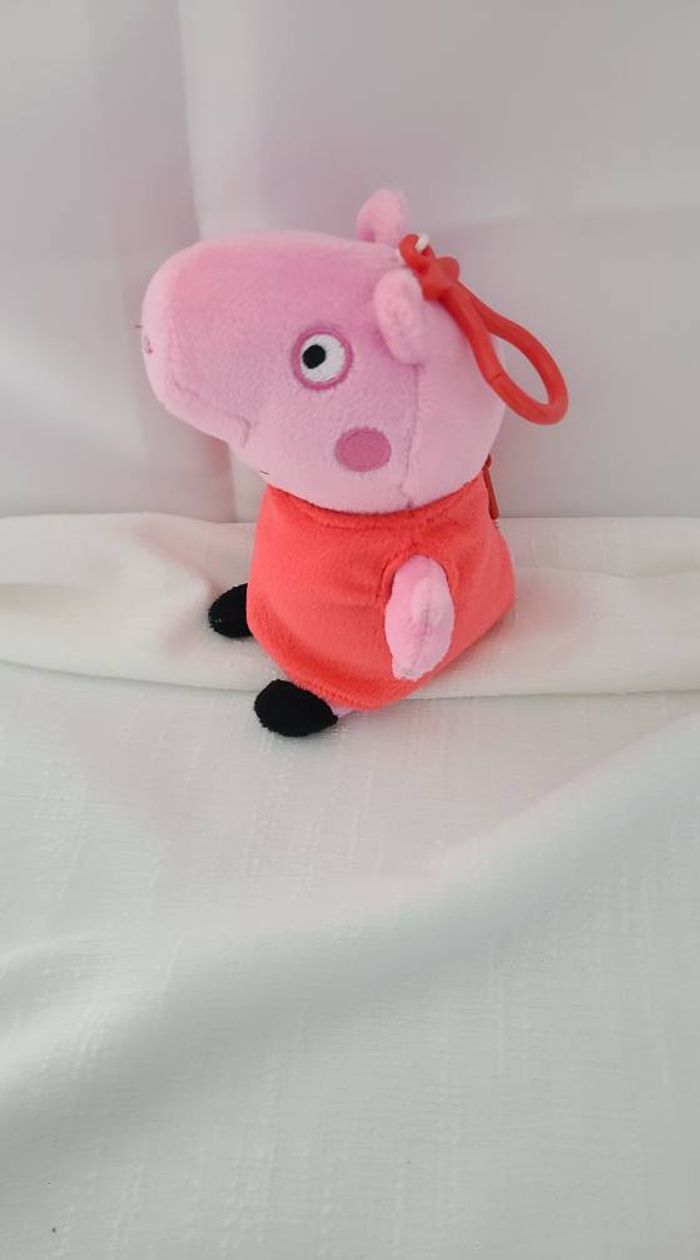 Peluche porte-clés Peppa Pig P.M.I Kids World robe rouge porte monnaie 16 cm - photo numéro 5