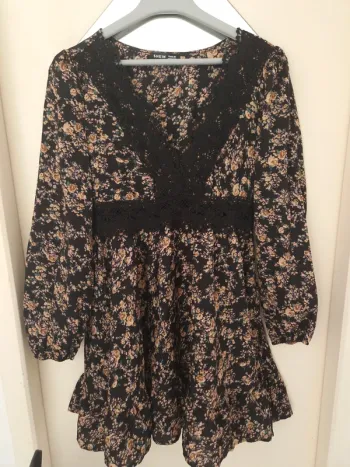 Robe à imprimé floral en dentelle manches bouffantes taille M