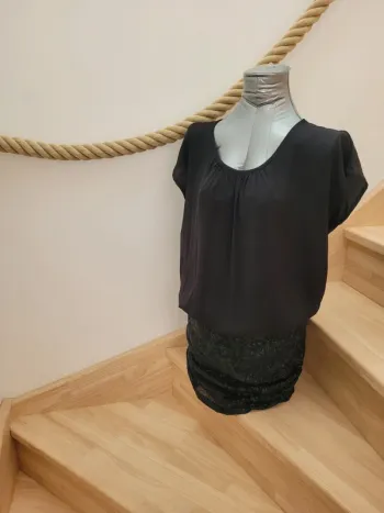 Robe noire satinée à sequins taille 38
