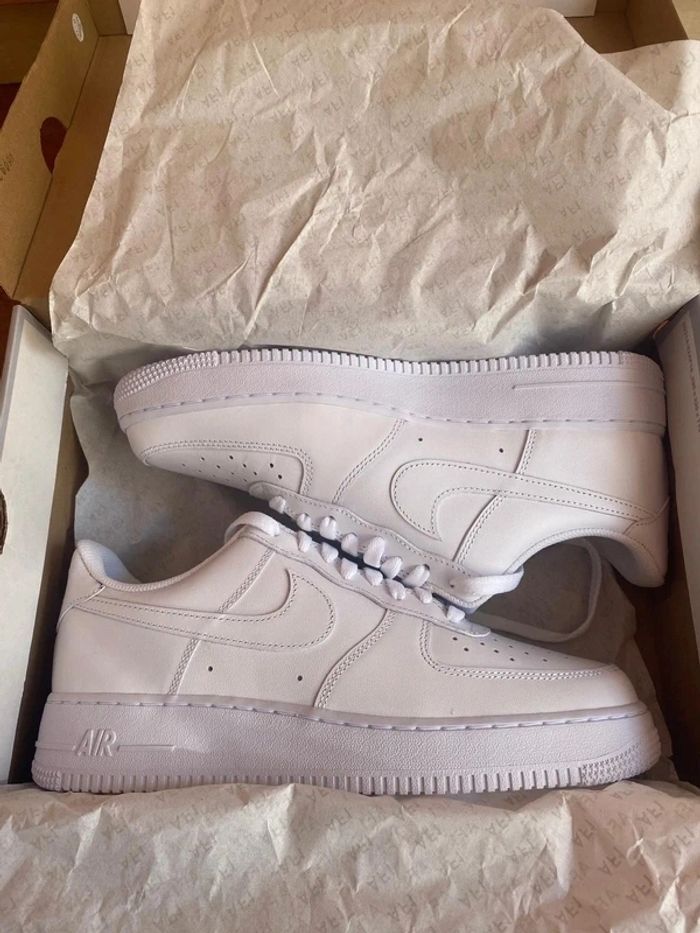 Nike Air Force 1 Taille 42.5 - photo numéro 4