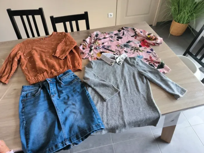 Lot hauts et jupe taille S