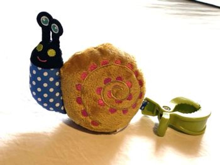 Petit Escargot Marron Mobile Pince Verte Animal Faune Peluche Petits Enfants Bébés - photo numéro 2