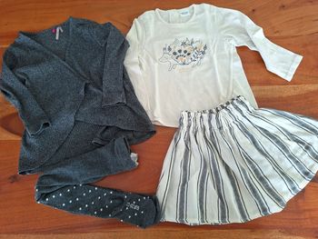 Tenue complète Jupe Little cigogne, maillot Tao et gilet Orchestra 2 ans