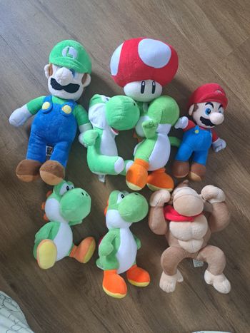 Lot peluche mario, yoshi,luigi etc