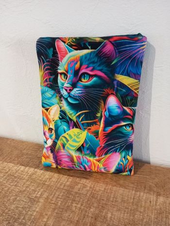 Pochette livre de poche chat multicolore 