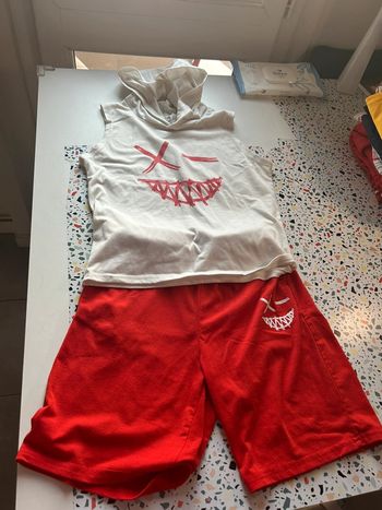 Ensemble short t-shirt a capuche