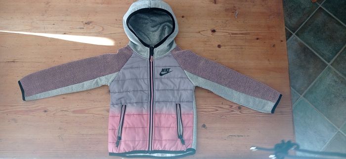 Veste Nike taille 2 ans . - photo numéro 2