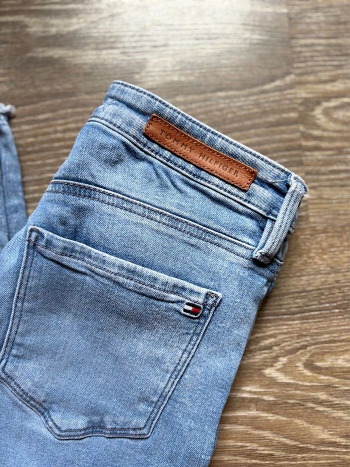 Jean Tommy Hilfiger - coupe skinny - taille US 25 équivalent à un 34 - en très bon état - photo numéro 2