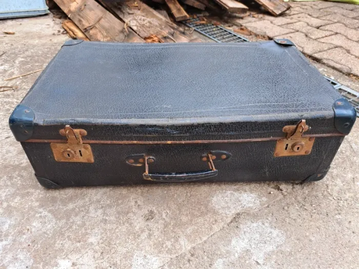 Ancienne valise en carton