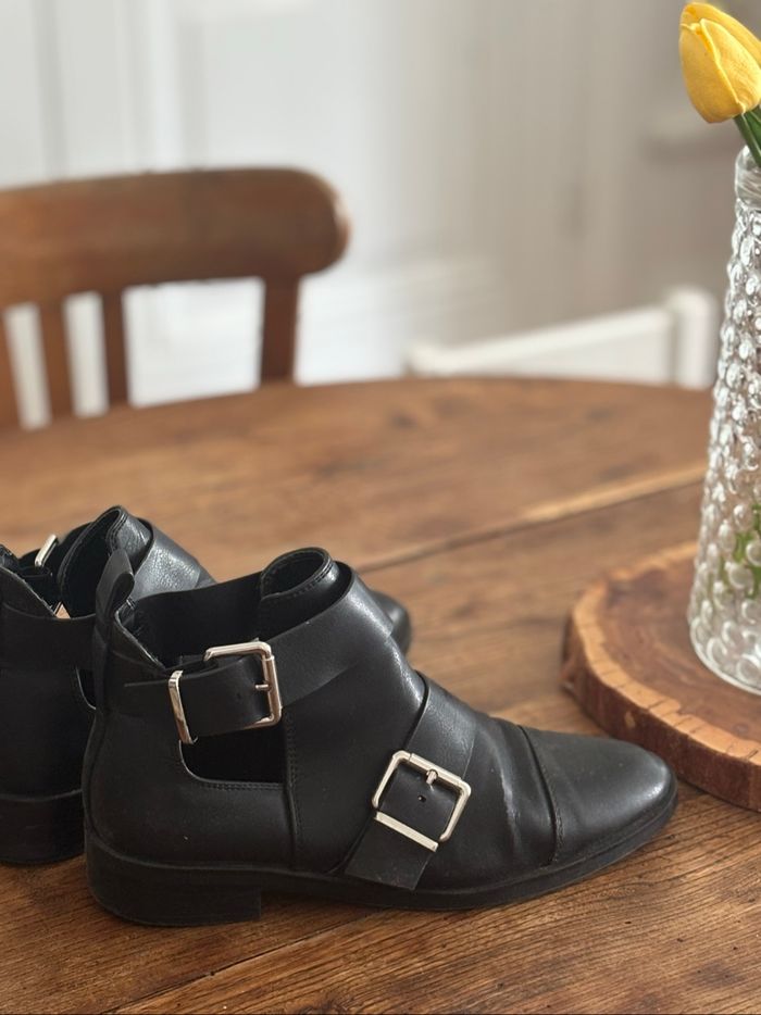 Bottines noires boucles argent - photo numéro 2