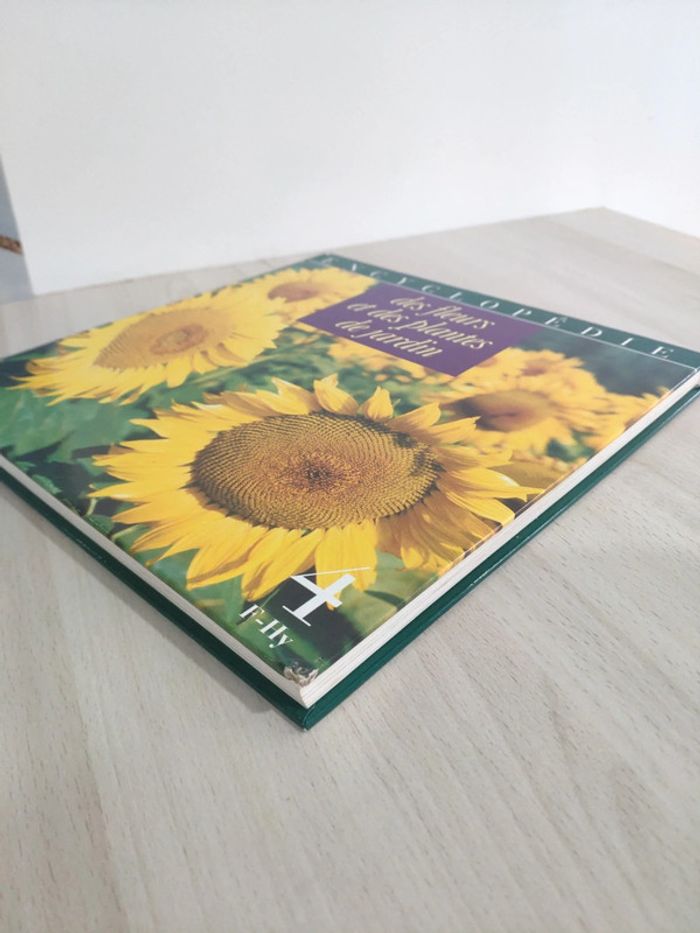 Livre encyclopédie des fleurs et des plantes de jardin - photo numéro 2
