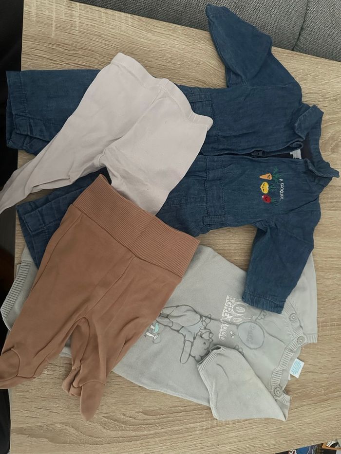 Lot vêtements naissance et un mois 109 pièces - photo numéro 3
