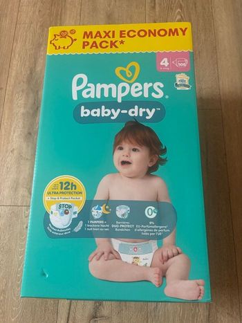 Couche Pampers, taille quatre