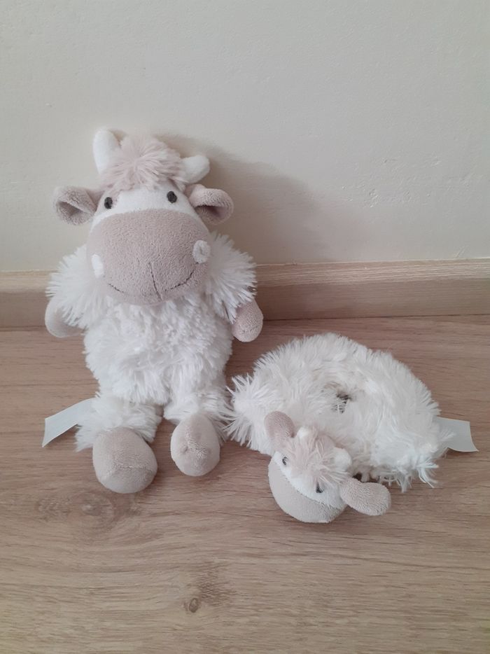 Lot peluche et hochet