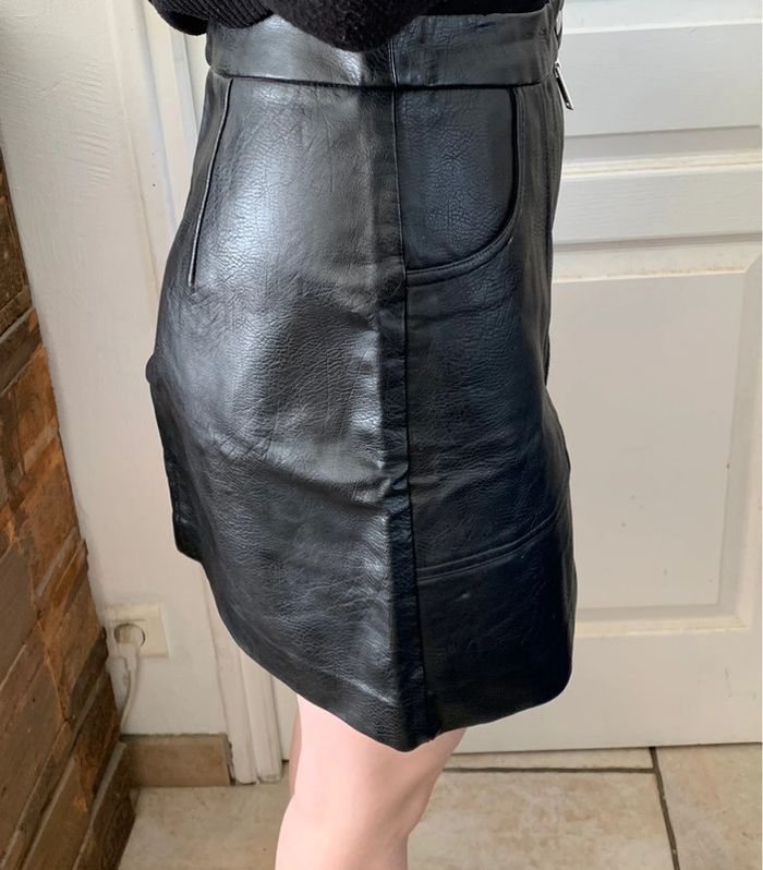 Jupe Stradivarius T36 noire - photo numéro 2