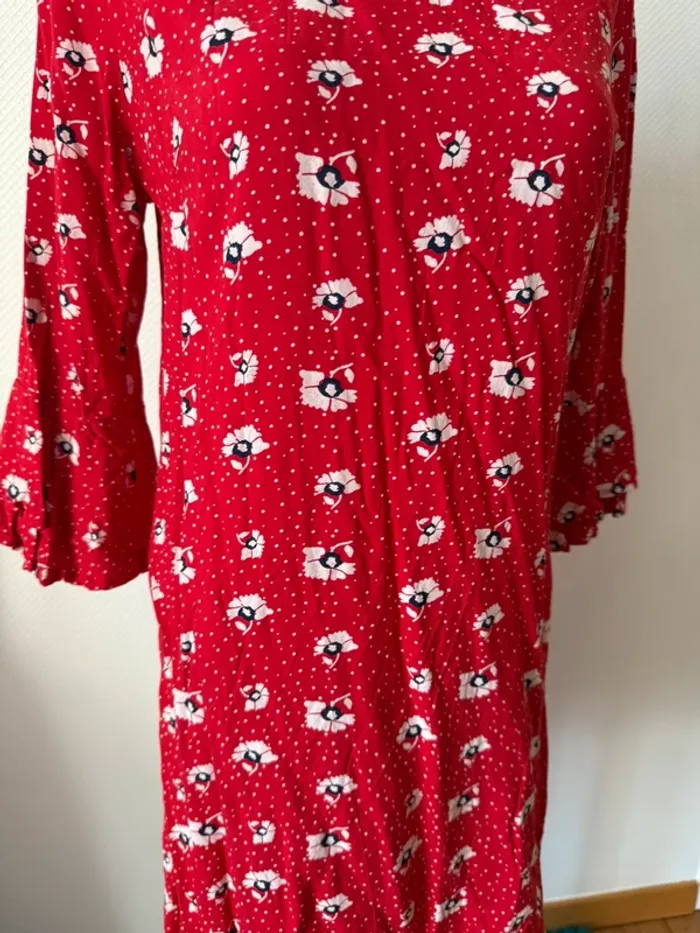 Robe rouge neuve taille 38 la ligne à suivre - photo numéro 4